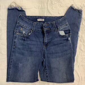 Back pocketless skinny jeans. Size: 9 #StudioS